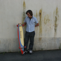 SLM D10-213 - Calle Wachtmeister med den långboard han byggt själv, år 2003