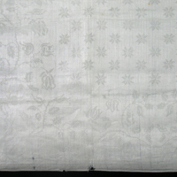 SLM 12373 - Servett av vit linnedamast som tllhört Maria Ulrica von Bippen, 1760-tal