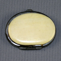 SLM 9415 - Oval börs av elfenben med metallbygel