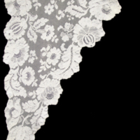 SLM 11745 2 - Sjal av vit silkespets