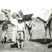 SLM FH1221 - Historikern Mesfin Araja med kameler, Etiopien 1935-1936