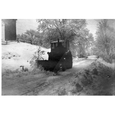 SLM R973-92-6 - Snöplogning på Hagbyberga, 1940-tal