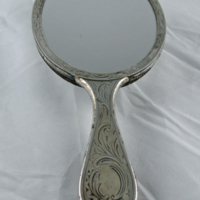 SLM 24523 - Spegel av ciselerat silver, tillverkad av Gustaf Adolf Cedergren år 1856, Stockholm