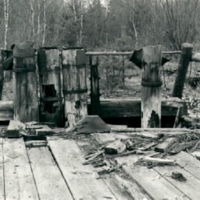 SLM M016946 - Bredsjönäs gruva med gamla pumpstockar