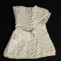 SLM 9466 - Snörliv av vitt bomullstyg, fodrat med linne, 1800-talets senare del