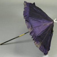 SLM 26549 - Parasoll av lila siden från 1800-talets senare del