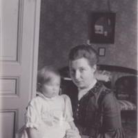 SLM P11-6710 - Hildegard Indebetou med första barnet Elisabeth.