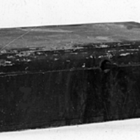 SLM 7884 - Sockerskrin av furuträ, med kniv, från Ölsta i Lunda socken