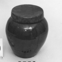 SLM 440 - Grönglaserad urna med lock, från Koltorp vid Nyköping