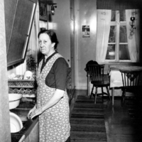 SLM R186-78-9 - Fru Eriksson i Tuna år 1945