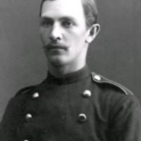 SLM M032518 - Porträtt av man i uniform