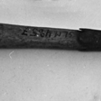 SLM 4857 - Sockeryxa av järn med träskaft, från Runtuna socken