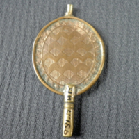 SLM 4456 - Urnyckel av koppar, ovalt huvud med graverad dekor
