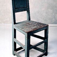 SLM 3334 - Grönmålad stol med profilerat ryggstycke över bricka, från Råby-Rönö
