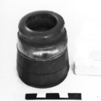 SLM 2261 - Bläckhorn av svarvat horn, från Lunda socken