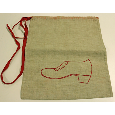 SLM 10695 1 - Skopåse av linne med sko broderat i rött