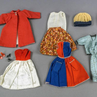 SLM 37388 1-18 - Dockan Barbie Midge med sin garderob, 1960-tal