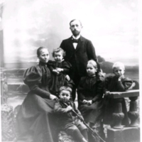 SLM AR2956 - Familjen Linderoth på 1890-talet
