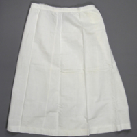 SLM 36684 - Underkjol av vit bomull, tidigt 1900-tal
