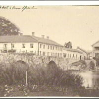 SLM A3-295 - Stadsbron och Östra Storgatan 1 i Nyköping, cirka 1883