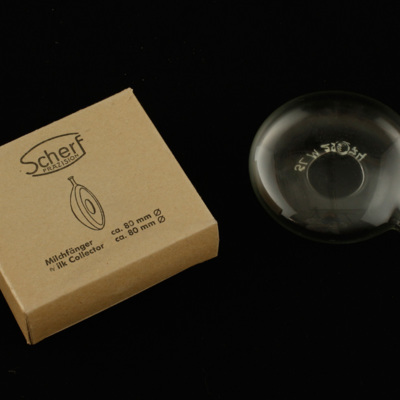 SLM 29274 1-2 - Mjölkuppsamlare av glas, 