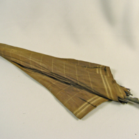 SLM 3041 - Paraply med skärm av rutigt siden, 1800-tal
