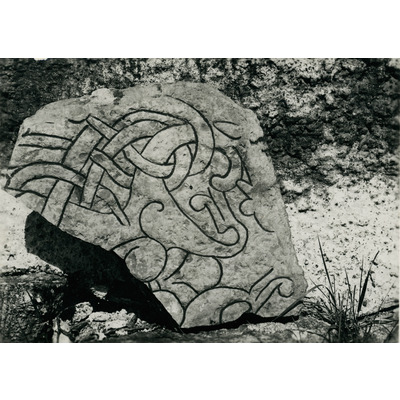 SLM M025367 - Fragment av gravkista från Ludgo kyrka, 1935
