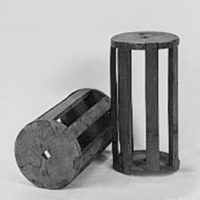SLM 297 - Två cylindriska bobiner av trä, från Nyköping