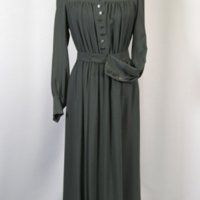 SLM 25556 4 - Svart sjuksköterskeklänning av ylle, 1940-tal