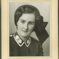 SLM 36955 - Inramat foto på Margareta Krantz (1931-2021) i Frälsningsarmén, omkring 1951