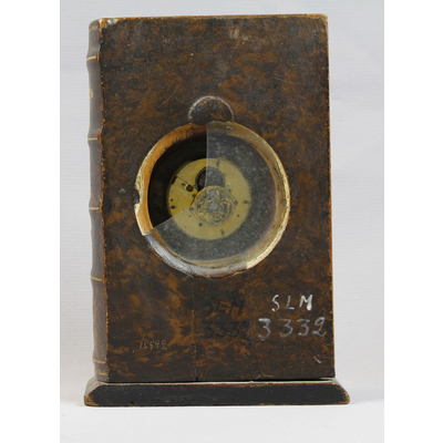 SLM 3332 - Klockställ i form av en bok, från Flen