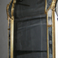 SLM 24577 - Spegel i senbarock, glas med undermålning och blyornament