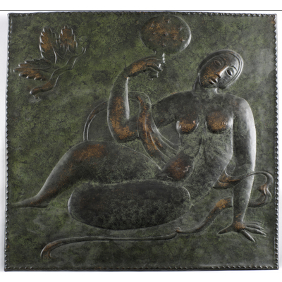 SLM 30206 - Plakett, relief av brons, kvinna med spegel, tillverkad av ciselör Thage Ohlsson (1893-1971).