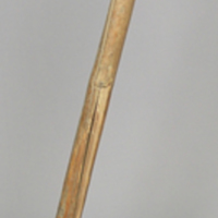 SLM 17 - Flåhacka med halvcirkelformat järn, träskaft