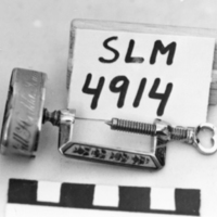 SLM 4914 - Syskruv av polerat och etsat stål, 