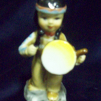 SLM 33935 - Figurin, indianflicka, souvenir från Amerikaresa 1955