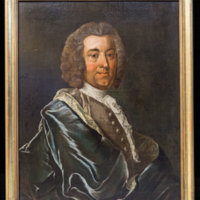 SLM 5744 - Oljemålning, porträtt av okänd man i peruk och blå sidenrock, 1700-tal