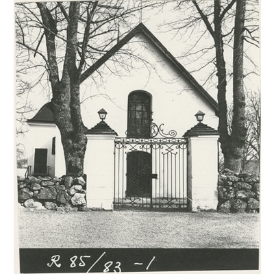 SLM R85-83-1 - Kyrkogården vid Bärbo kyrka