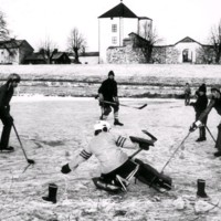 SLM M030279 - Ishockey på svandammen, ca 1970-tal