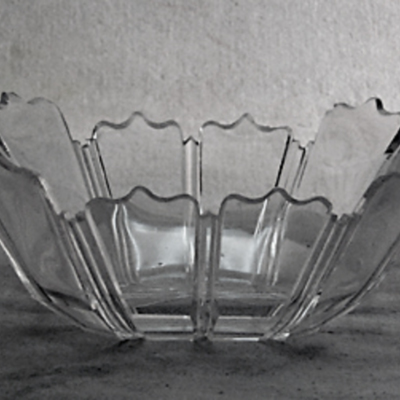 SLM 10114 - Fasettslipad skål av glas, från Nyköping