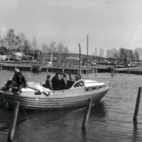 SLM POR57-5591-2 - Sjösättning vid småbåtshamnen i Spelhagen, Nyköping