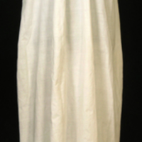 SLM 37051 - Livkjol, så kallad yvaxla av vit bomull, Österåker