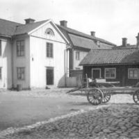 SLM X229-78 - Ljungströmers gård, norra hörnet, V. Storgatan 8-10 i Nyköping ca 1920