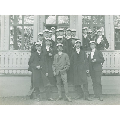 SLM P2014-830 - Ivar Segelberg med studentkamrater 1908