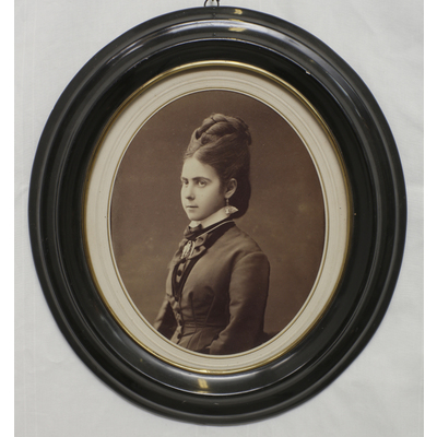 SLM 8904 1 - Inramat foto, Johanna Sofie Nyström född Ersdotter 1852 i Stigtomta socken