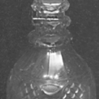 SLM 24539 - Karaff med propp av glas, slipad dekor och påklippta ringar