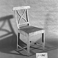 SLM 3367 - Stol med svängt kryss i ryggen, inköpt i Speteby i Lerbo socken