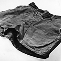 SLM 26940 - Ljusbruna kakishorts som har tillhört Börje Thunér (1914-2001)