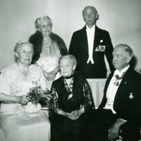 SLM P08-1978 - Systrarna Ulla och Hildegard med sin mor Clara och sina män