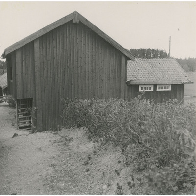SLM A4-407 - Byggnad med loftgång i Salthälla, 1950